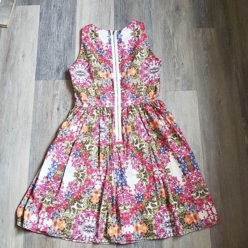 Gorgeous dress - Picture 2 of 13